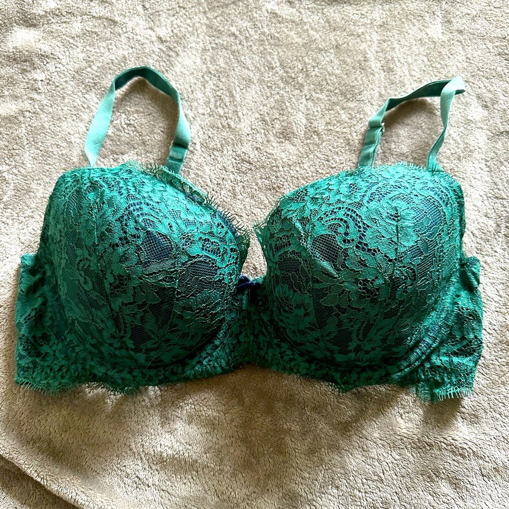 Victoria’s Secret lace bra size 34D